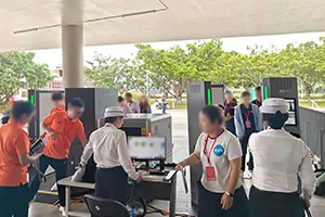 Стадионы и арены