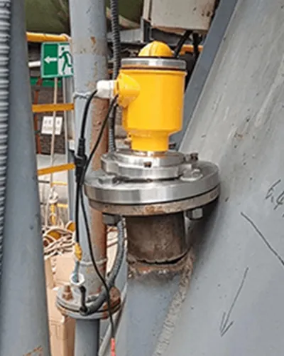 Радарный уровнемер для химической промышленности